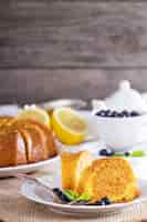 Free photo lemon marble bundt cake