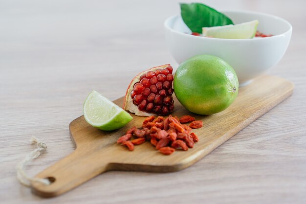 Lemon and pomegranate for the fruit salad