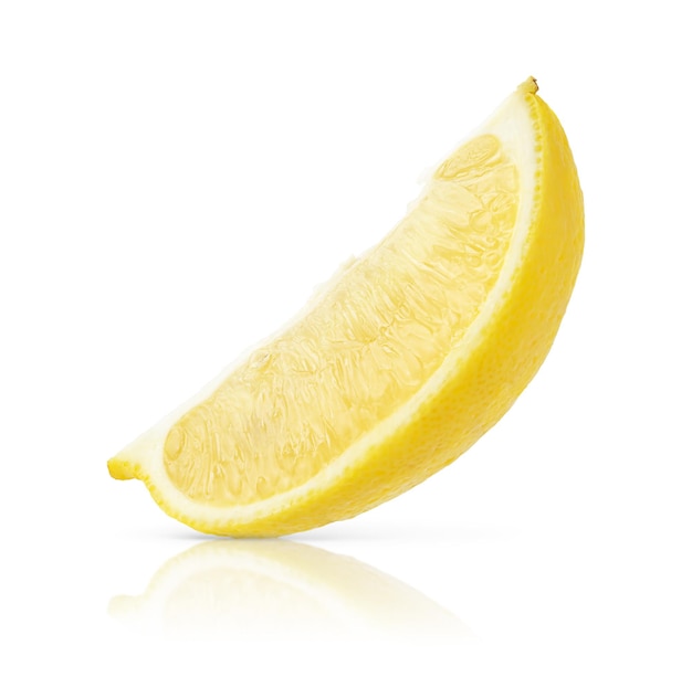 클리핑 패스와 함께 흰색 배경에 고립 된 레몬 슬라이스