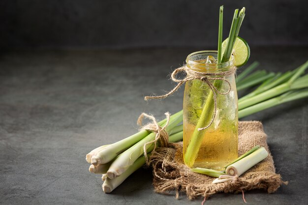 Free photo lemongrass honey and lemon juice food and beverage products from lemongrass extract food nutrition concept.