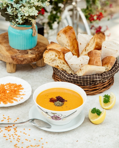 Lentil soup with dried herbs and sliced lemon