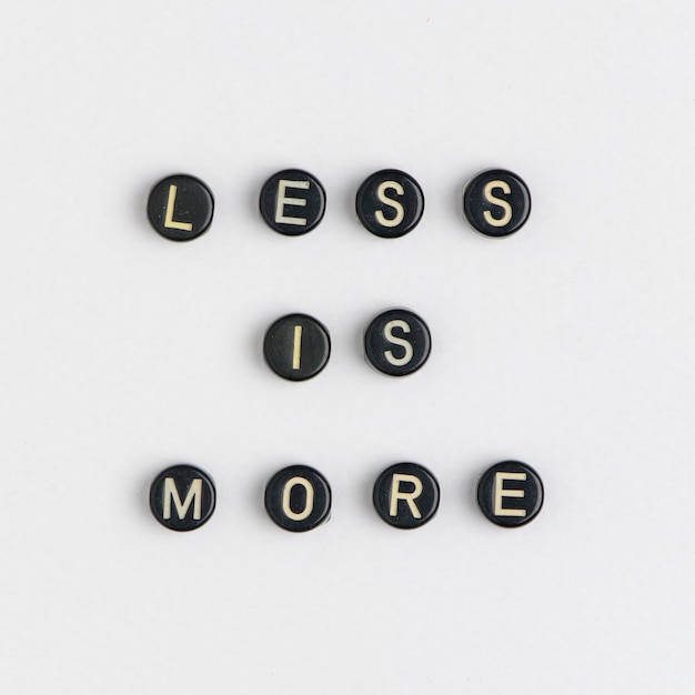 LESS IS MORE 비즈 메시지 타이포그래피