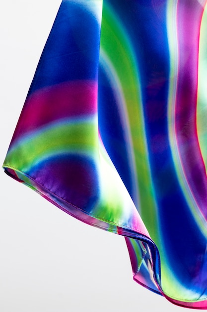 Foto gratuita espositore per foulard da donna a levitazione