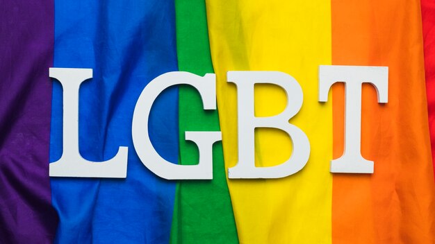 ЛГБТ-надпись на радужном флаге
