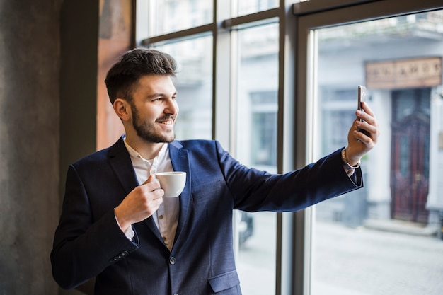 Foto gratuita stile di vita di un uomo d'affari