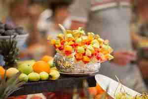 Free photo lifestyle eating dinner fruits table