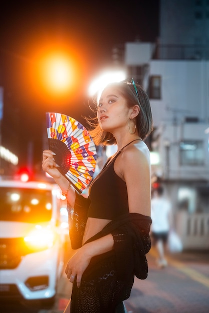 Free photo lifestyle of night in the city with young woman