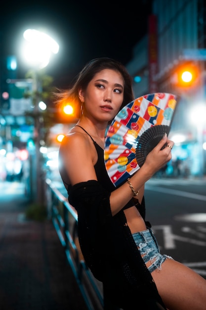 Free photo lifestyle of night in the city with young woman