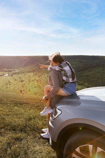 Foto gratuita stile di vita delle persone che viaggiano e si accampano