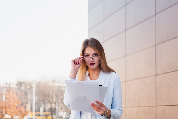 Lifestyle portrait of businesswoman