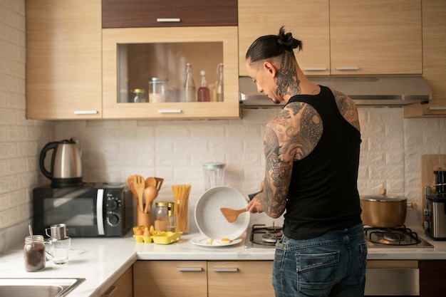 Lifestyle of tattooed people