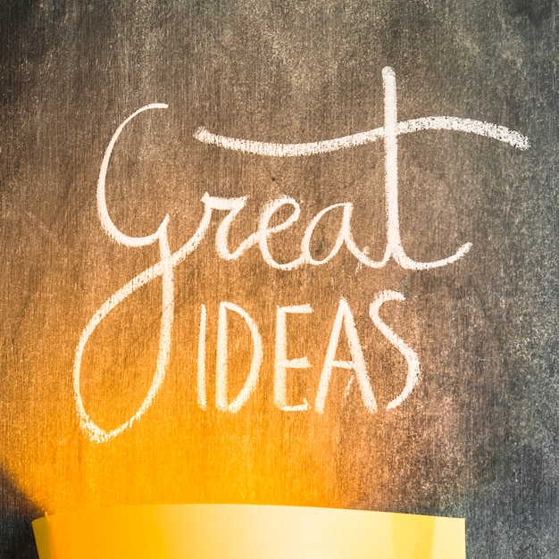 Free photo light falling over the great ideas text on chalkboard