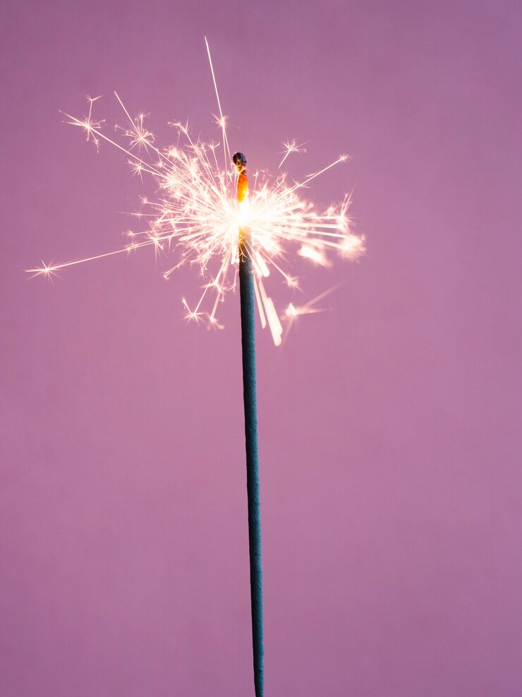 Free Photo lighting sparkler on pink background