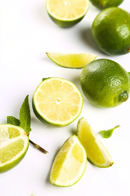 Free photo lime on the table