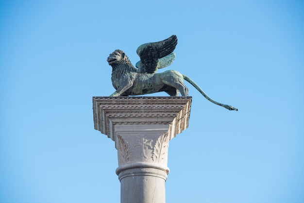 イタリア​、​ベニス​の​サンマルコ​広場​に​ある​ライオン​の​像