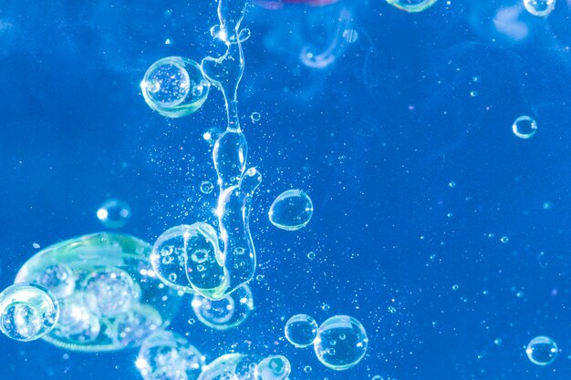 Жидкие органические формы под водой
