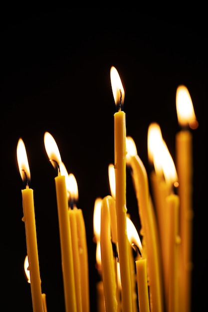 Free photo lit candles with dark background still life