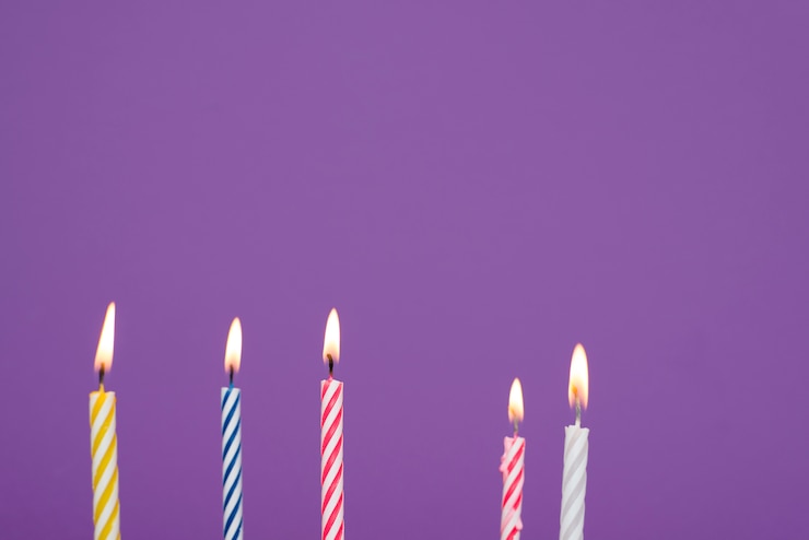 Free Photo lit candles