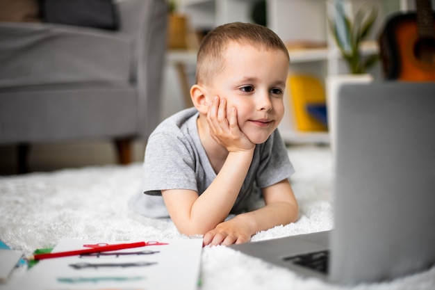 Free photo little boy learning how to draw