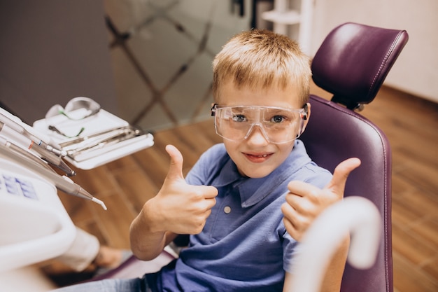 Free photo little boy patient at dentist