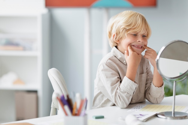 Free photo little boy practicing speech therapy