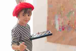 Free photo little child painting like an artist