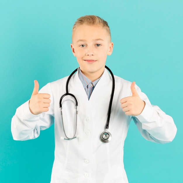 Free photo little doctor showing thumbs up