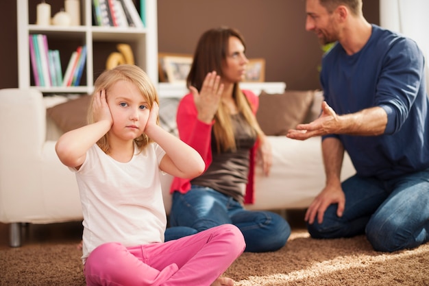 Free photo little girl doesn't want to hear arguing of parents