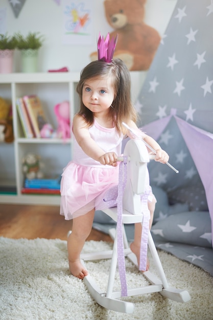 Free photo little girl playing at her room