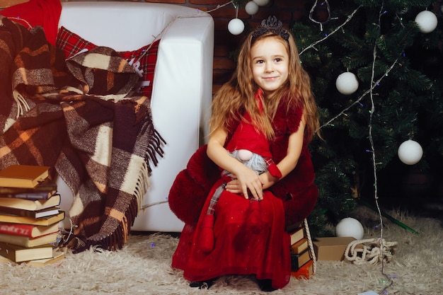 Free photo little girl in a studio