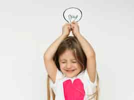 Free photo little girl with a light bulb