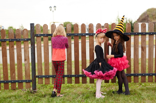 Free photo little girls with witches costume