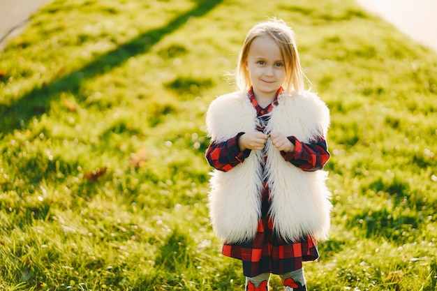 Free photo little stylish girl