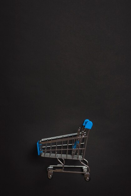 Little toy shopping trolley 