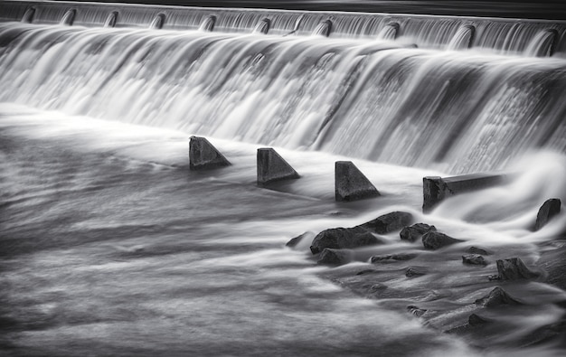 Free photo long exposure beautiful shot of the lech river dam in reutte