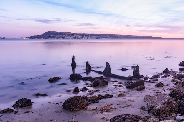 포틀랜드, Weymouth, Dorset, 영국 근처 해안에 돌의 긴 노출 샷