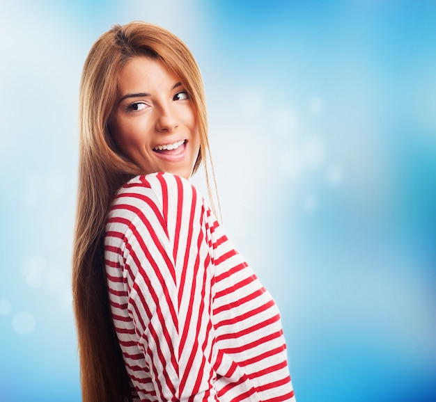 Free photo long-haired female watching over her shoulder