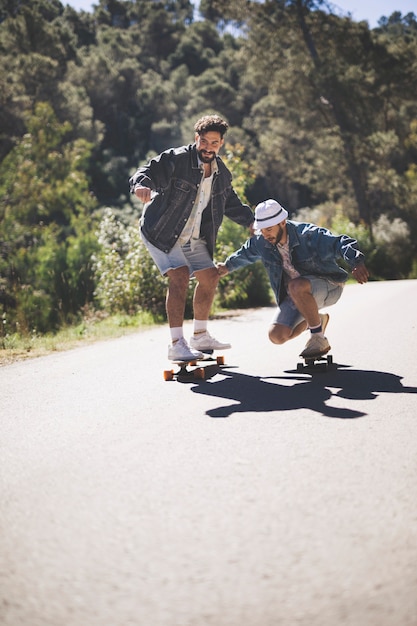 Free photo long shot of friends skateboarding