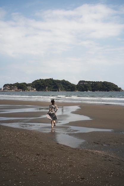 롱 샷 일본 여성 야외에서