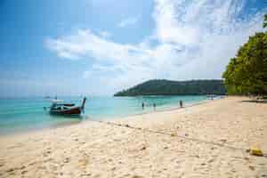 Free photo long tail boat on tropical beach, krabi, thailand