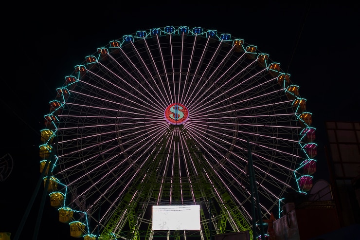Free Photo long view colorful wonder wheel in the night