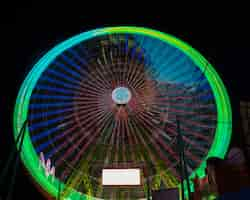 Free photo long view green wonder wheel in the night