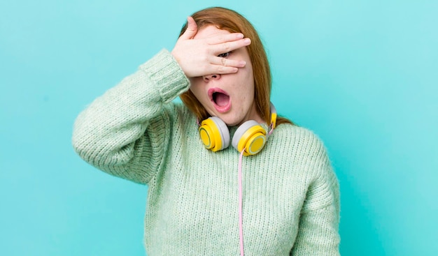 Free photo looking shocked scared or terrified covering face with hand