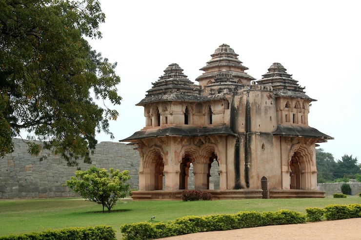 Free Photo lotus mahal at hampi