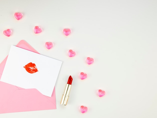 Free photo love letter surrounded by heart candy