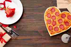 Free photo lovely arrangement for valentines day dinner with heart shaped pizza