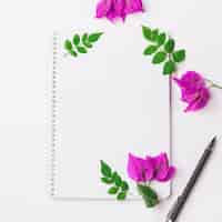 Free photo lovely flowers concept with notebook