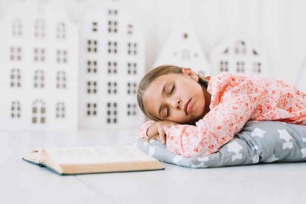 Free photo lovely girl sleeping after reading