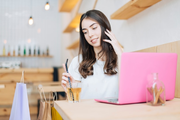 Learn How You Can Start Your Own Online Business Without Building And Hosting Any Website