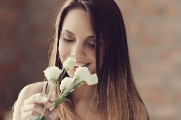 Free photo lovely young woman portrait